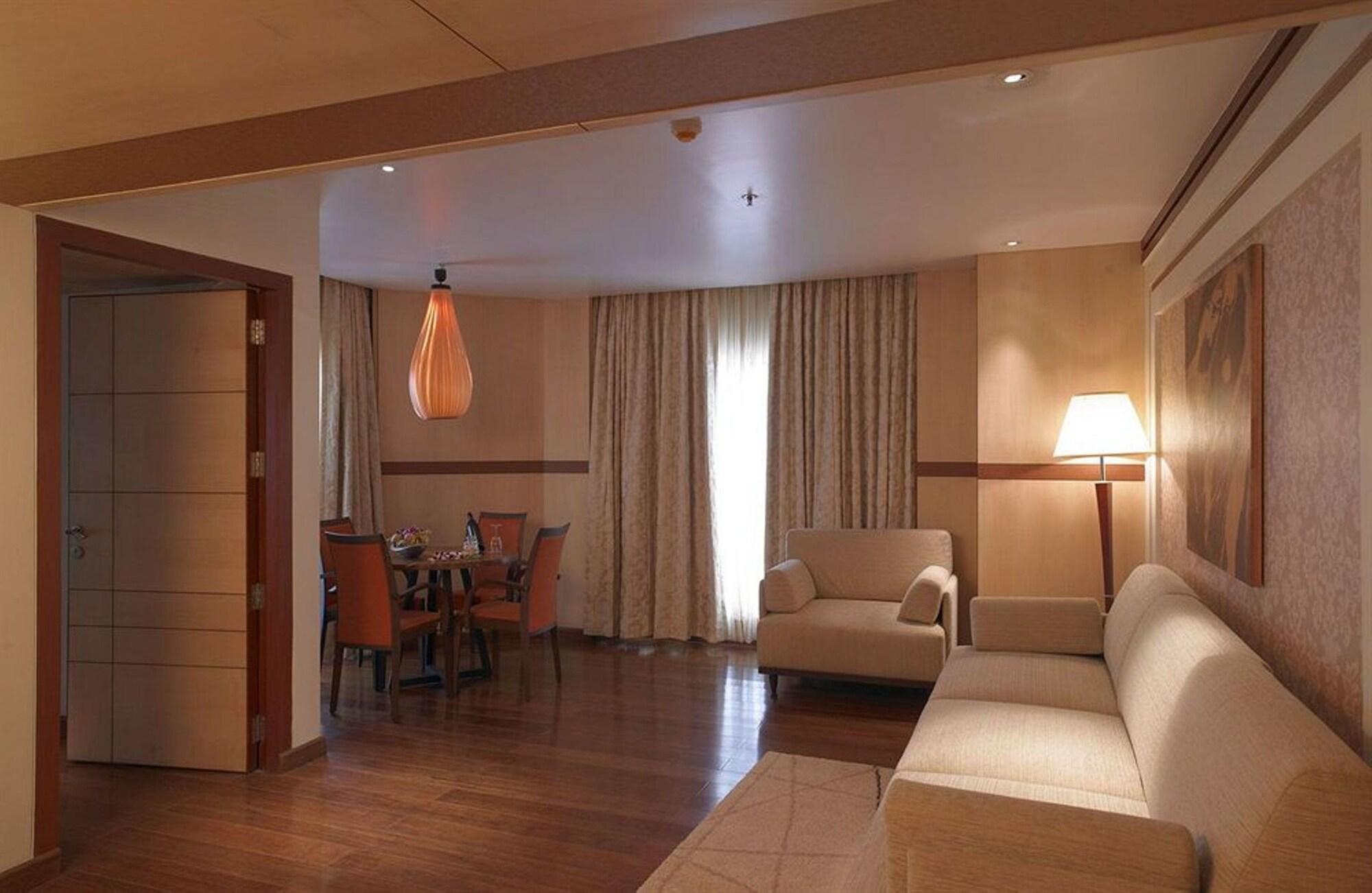 Royal Orchid Central Kireeti Hampi, Hospet Zewnętrze zdjęcie