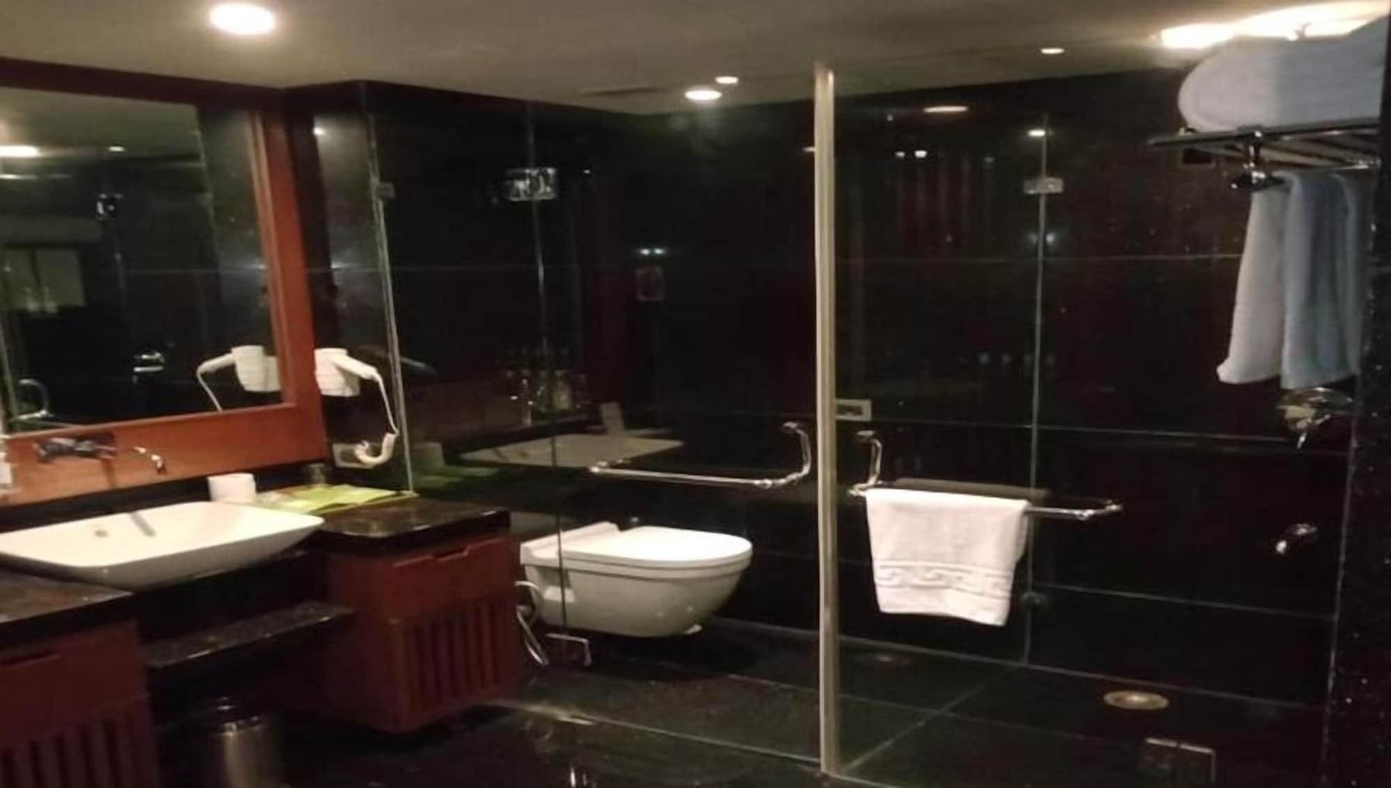 Royal Orchid Central Kireeti Hampi, Hospet Zewnętrze zdjęcie