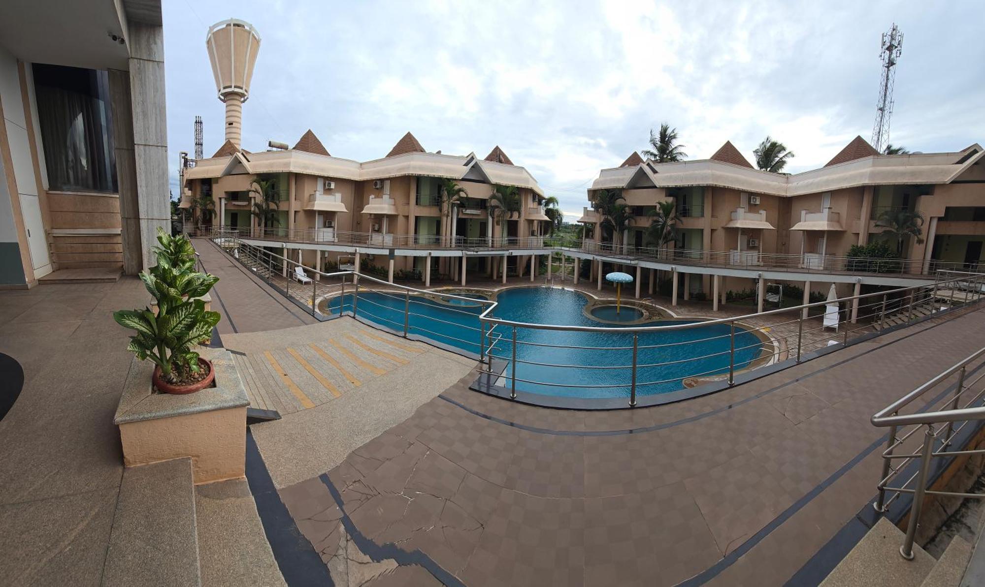 Royal Orchid Central Kireeti Hampi, Hospet Zewnętrze zdjęcie