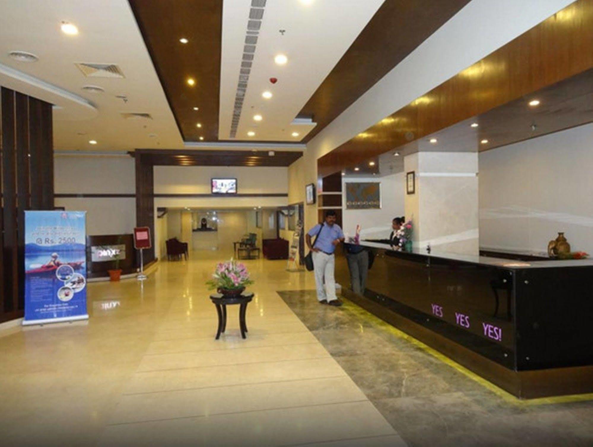 Royal Orchid Central Kireeti Hampi, Hospet Zewnętrze zdjęcie